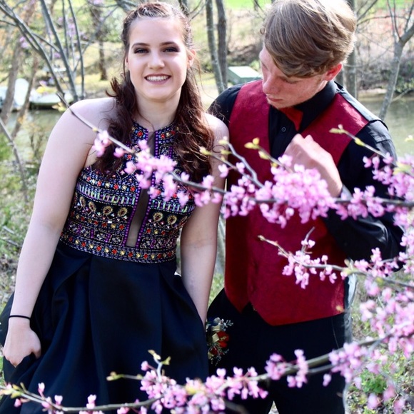 PROM DRESS😍😍 - Picture 1 of 3